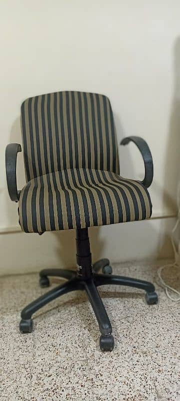 OFFICE CHAIR AND TABLE AVAILABLE FOR SALE 1