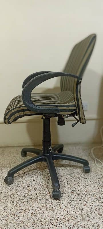 OFFICE CHAIR AND TABLE AVAILABLE FOR SALE 5