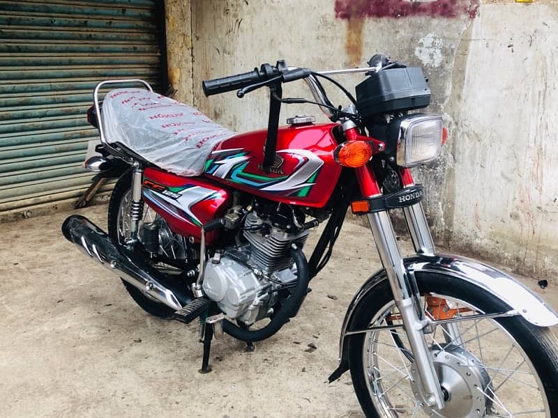 Honda CG 125 2023 model 10by10 contition 1 hand use 9