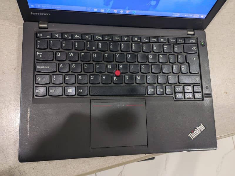 Lenovo Thinkpad x240 , best for budget use 4