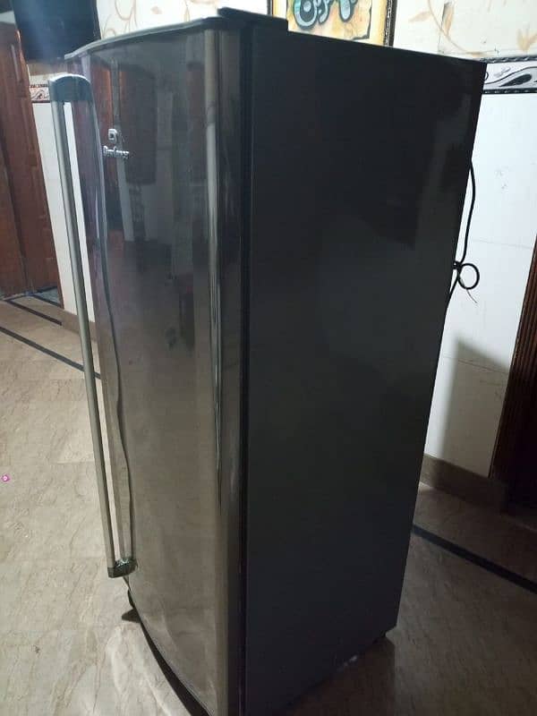 Dawlance vertical freezer 3