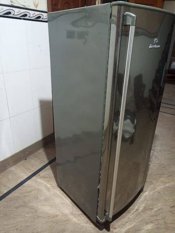 Dawlance vertical freezer 4