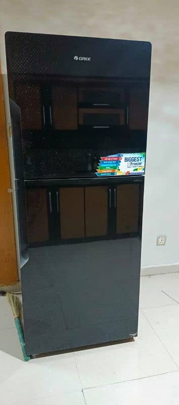 Gree jumbo size refrigerator just like brand new 0