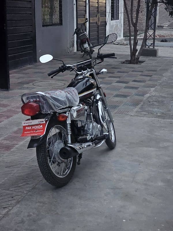 honda 125 silver self start special edition 2025 model black 1