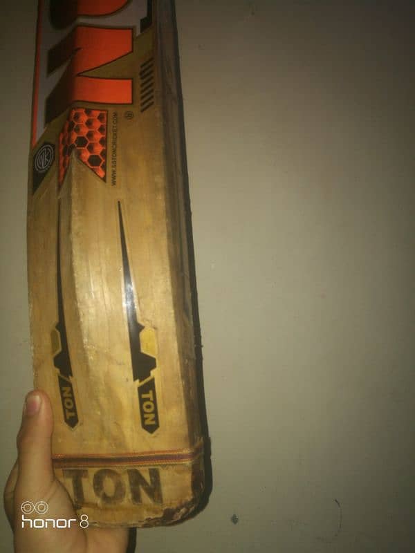 cricket bat TON company 1