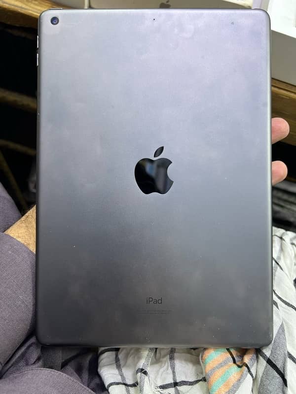 Ipad 9th gen 64gb wifi grey color full box 1