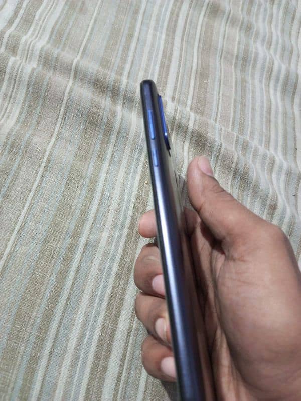 moto g pure 3/32 minor glass crack same as pic 2