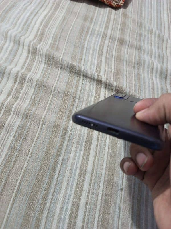 moto g pure 3/32 minor glass crack same as pic 4