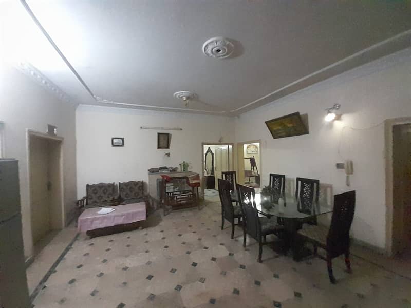 Stunning 10 Marla House Available For Sale In Gulshan-e-Iqbal 3