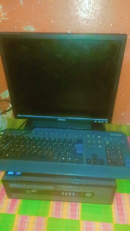 Desktop i3 4 gen with 500gb hard monitor keybord plus wirrless mouse 6