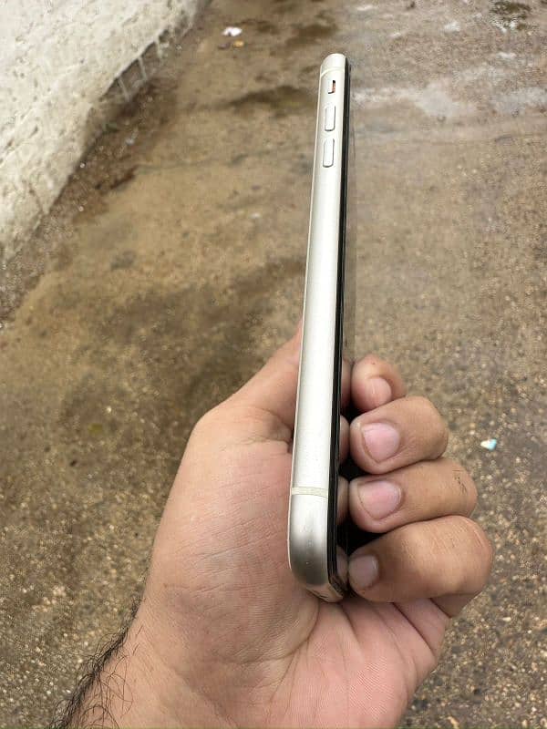 iphone 11 white colour 64 gb PTA APProved 7