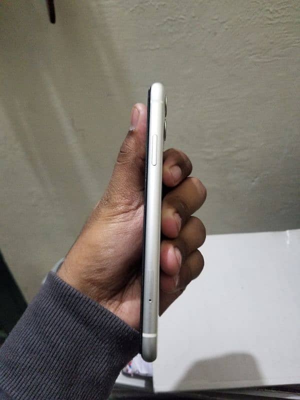 iPhone 11 non PTA 3