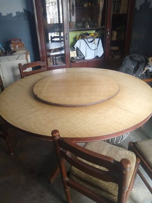 round dining table 1