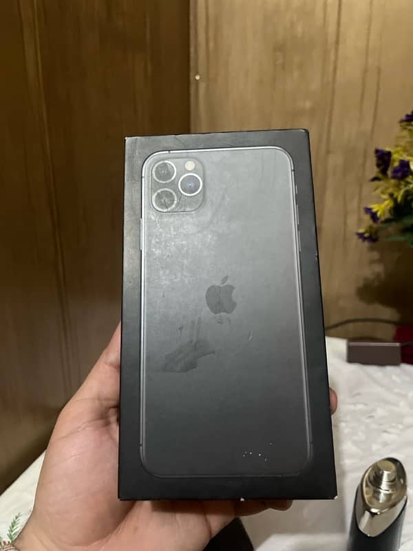 iphone 11 pro max( non pta) 4