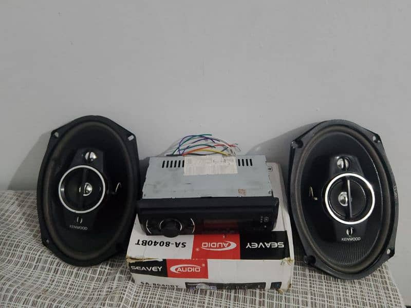 car music player mp3 and speakers 0