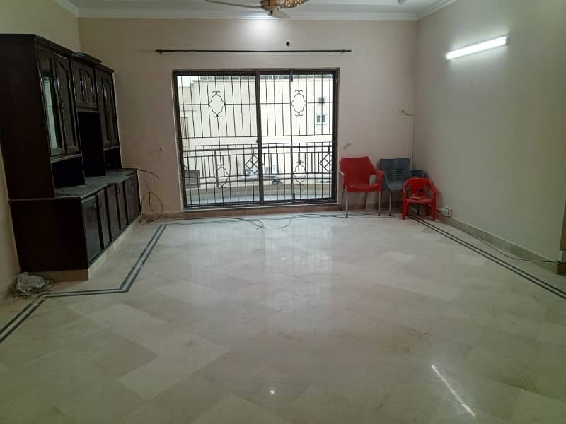 DHA phase 4 kanal upper portion seaprate gate for rent 8