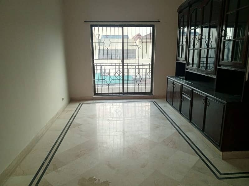 DHA phase 4 kanal upper portion seaprate gate for rent 9