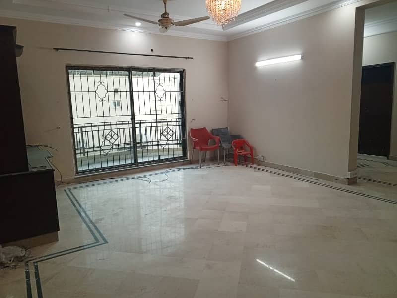 DHA phase 4 kanal upper portion seaprate gate for rent 10