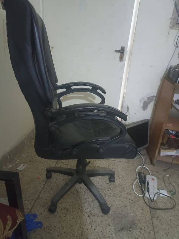 office Revolving executive chair 2