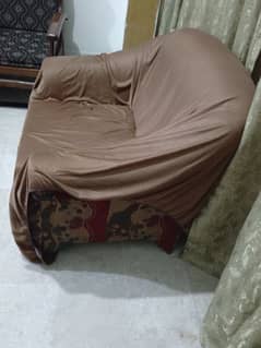 cushion Wala sofa ha or condition achi ha