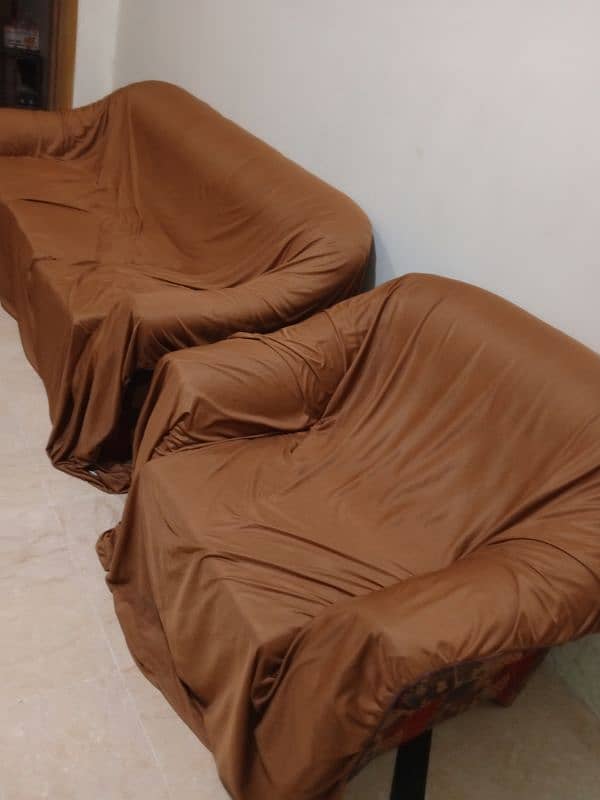 cushion Wala sofa ha or condition achi ha 3