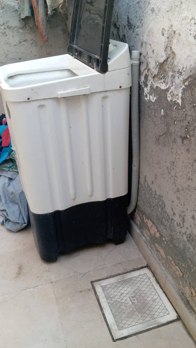 Washing machine in very fine condition 2