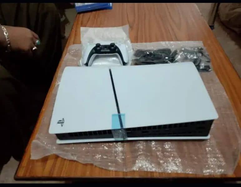 PS5 slim with one controller 0