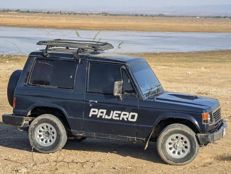 Mitsubishi Pajero 1987 2