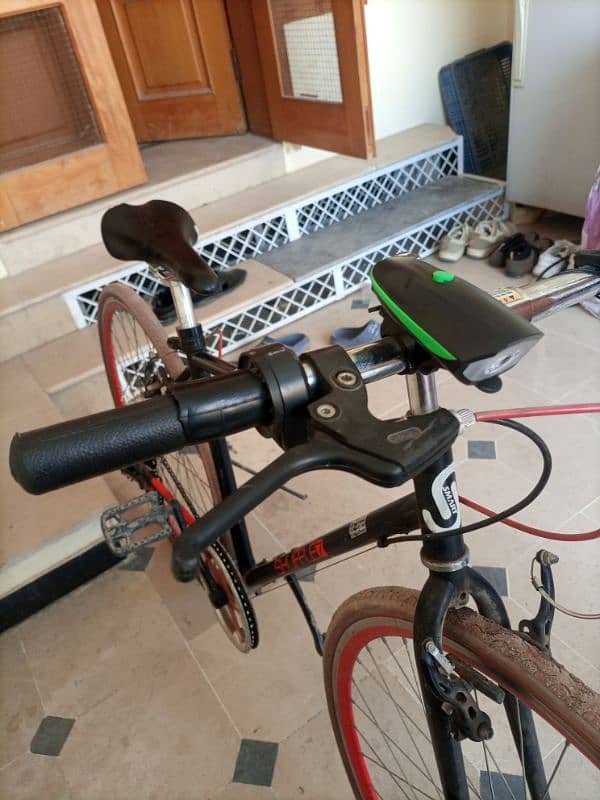 hybrid cycle very slim tyres almost new bicycle with Shimano gears 2