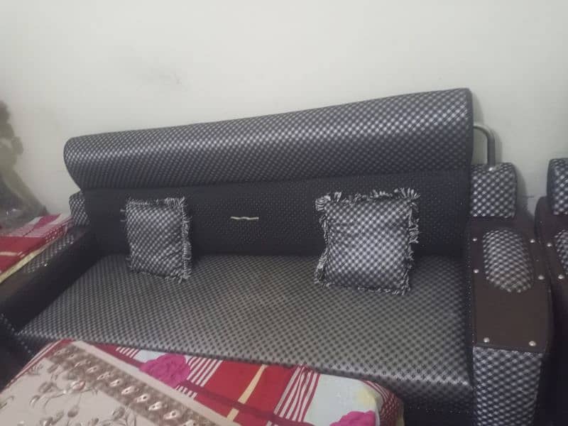 sofe set 5 seater 3 tables for sale condition new 2