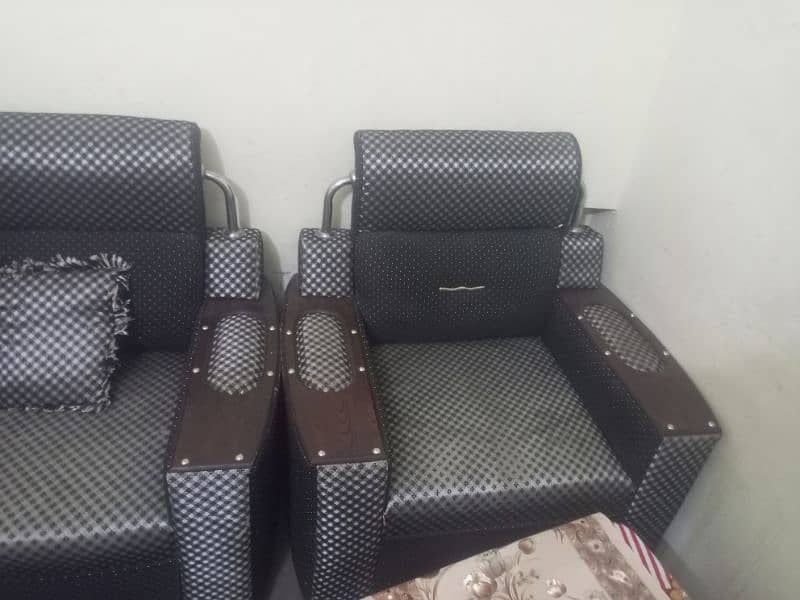 sofe set 5 seater 3 tables for sale condition new 3