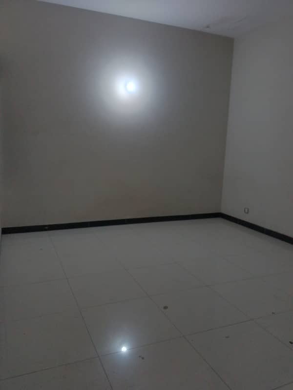 3 bed dd portion available for rent in north Karachi 8