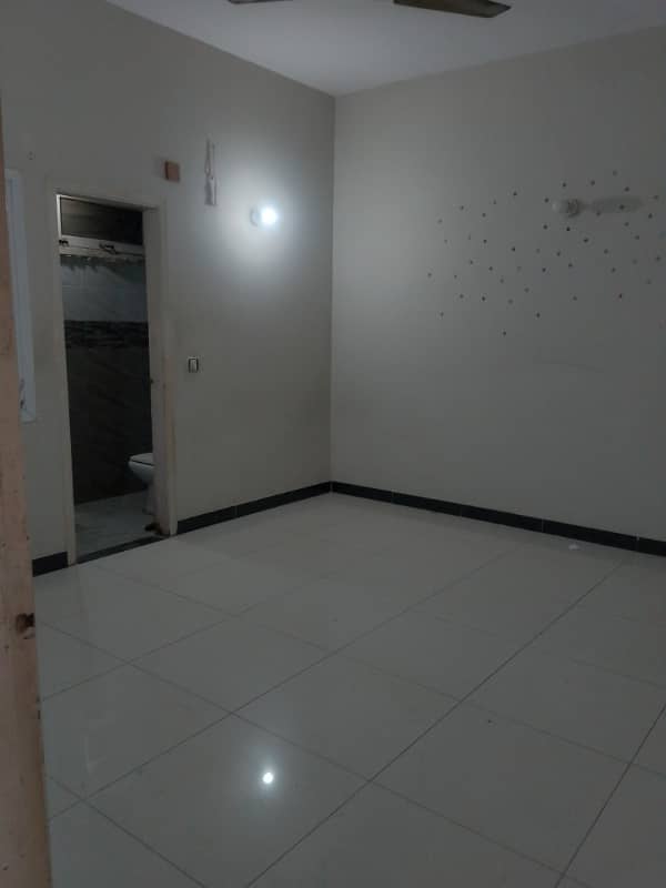 3 bed dd portion available for rent in north Karachi 9