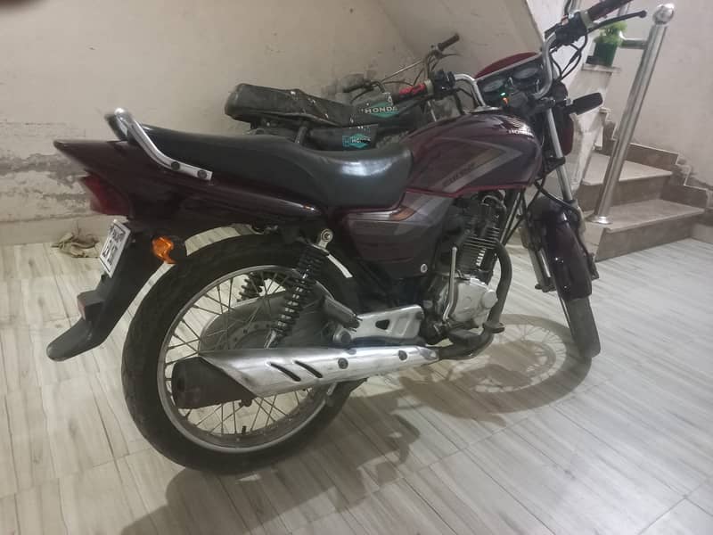 Honda CG 125 deluxe 2011 6