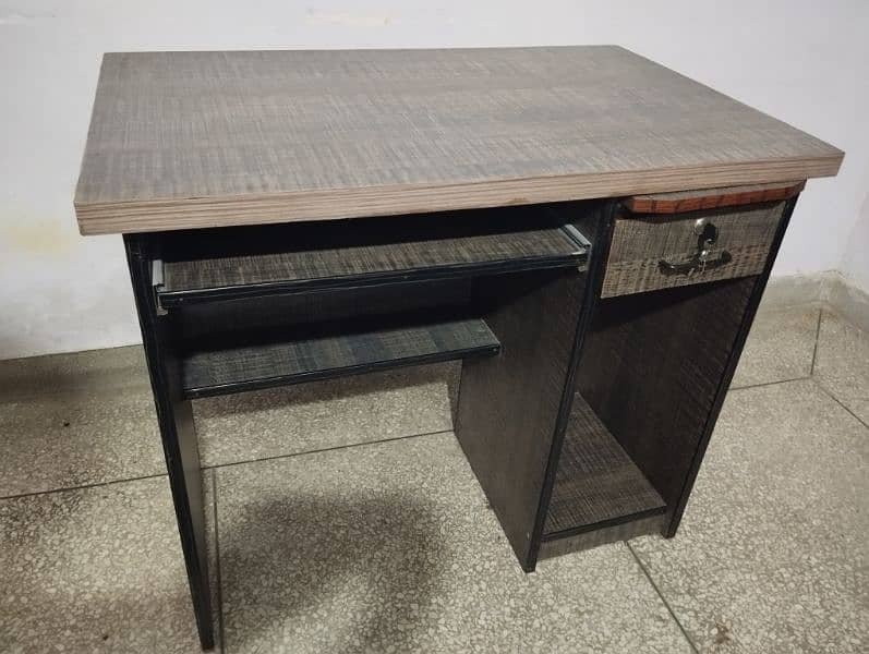 Computer laptop table with chair 3