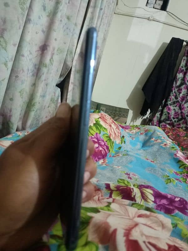 vivo v21e with box and charger condition 10 by 9 2