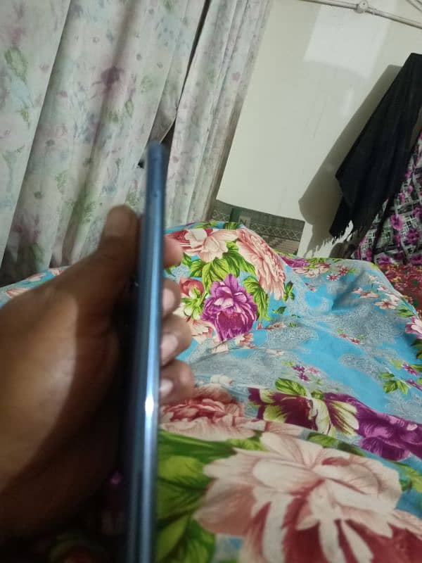 vivo v21e with box and charger condition 10 by 9 4