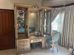 dressing table