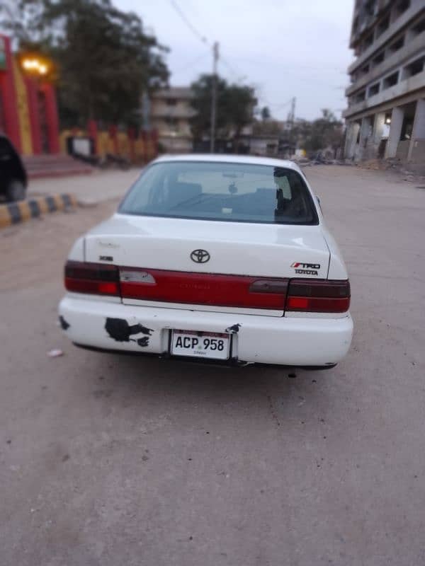 Toyota Corolla 2000 1