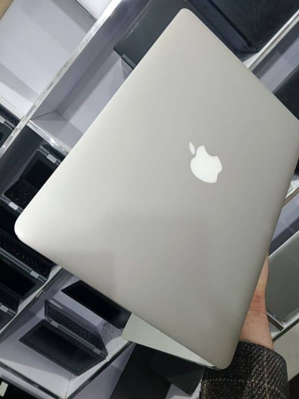 Apple MacBook air 2017 i5 Ram 8gb 258 SSD 2