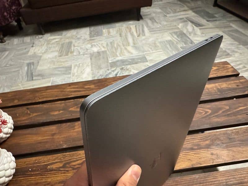 MacBook Pro 2018 i7 15" 4GB Dedicated Graphics 3