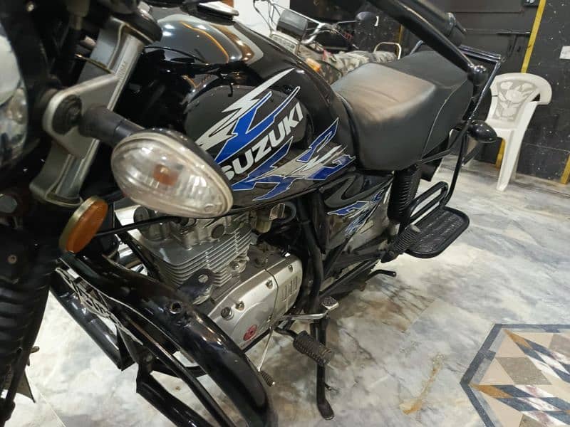 Suzuki GS 150SE 2