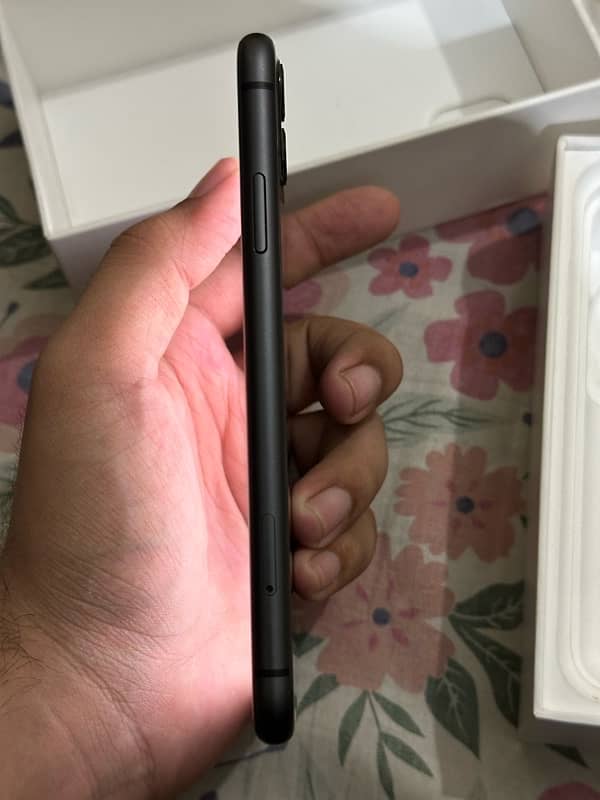 iPhone 11 pta approve with box 10