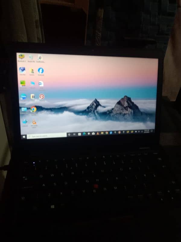 Lenovo brand laptop used almost new few days used 7