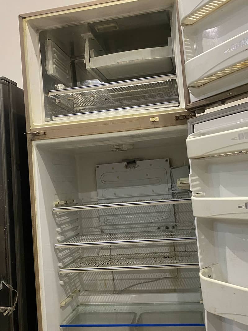 Fridge in working condition for sale 0