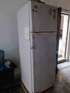 dawlance medium size fridge refrigerator