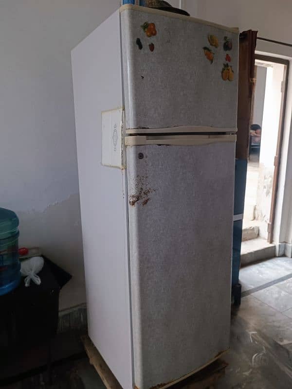 dawlance medium size fridge refrigerator 0