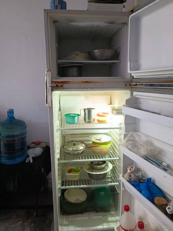 dawlance medium size fridge refrigerator 1