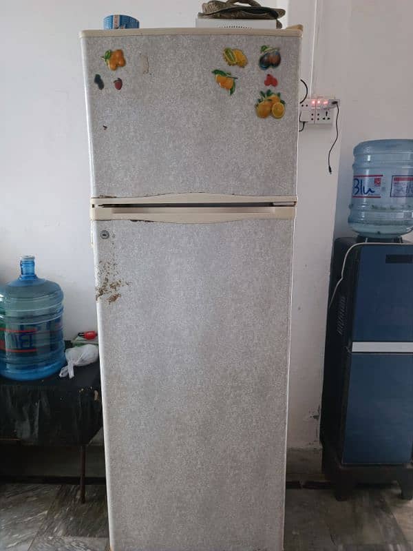 dawlance medium size fridge refrigerator 7