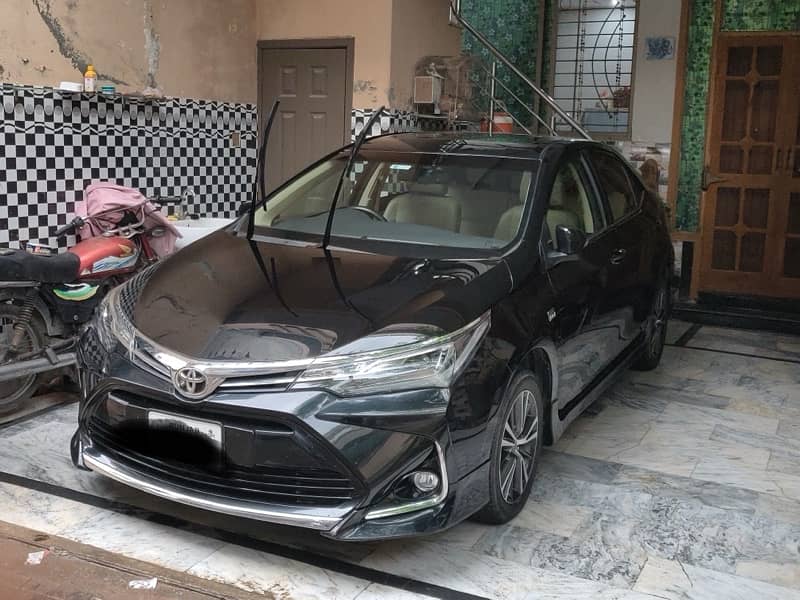 Toyota Corolla Altis Grande X CVT-i 1.8 Beige Interior 2022 4